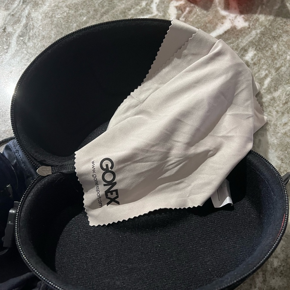 Men’s Gonex Ski/Snowboard Goggles with zippered case. - Picture 3 of 8